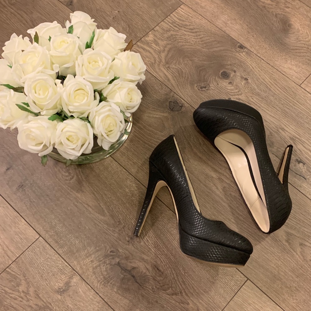 Aldo black matte snakeskin platform pumps
